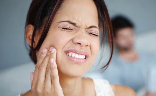 Você sente estalos na mandíbula? Conheça quais as causas e tratamentos para  os estalos 